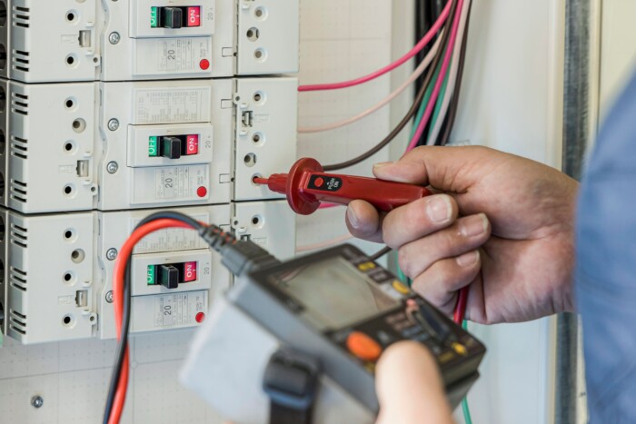 名古屋市緑区で電気工事士に転職するには？未経験から始めるステップと取るべき資格を解説